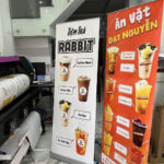 Standee chân cuốn cho coffee Dịch vụ thiết kế và in ấn standee cafe giá rẻ, uy tín