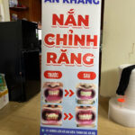 Standee chân X giá rẻ