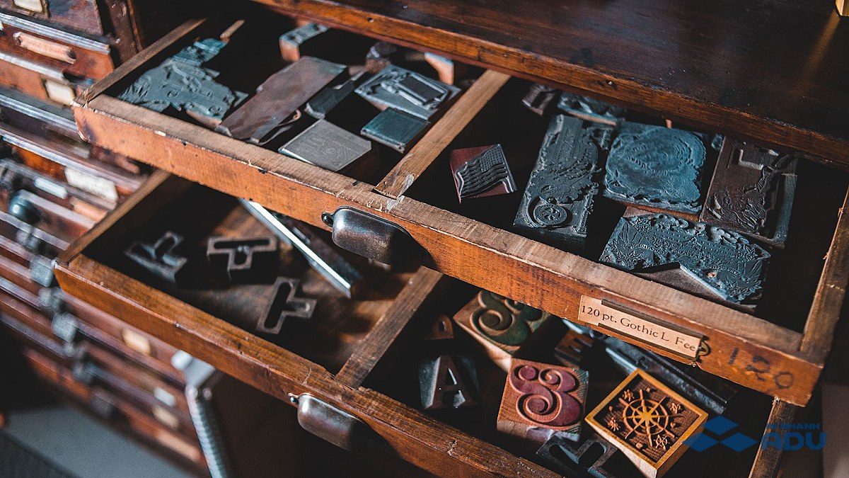 Blind Embossing (Dập Nổi Không Màu) Blind Embossing (Dập Nổi Không Màu) - Dập Nổi Là Gì? Kỹ Thuật Dập Nổi Logo Cao Cấp - In Nhanh ADV