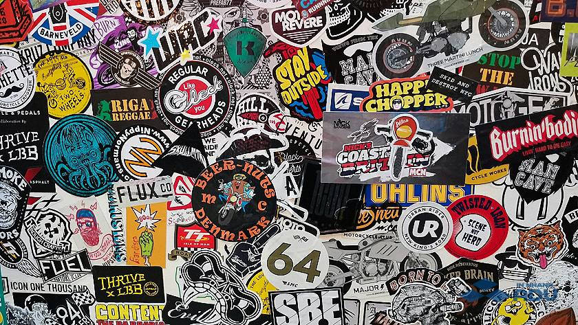 Decal PP Là Gì? Định Nghĩa Chuyên Sâu Về Chất Liệu "Vua" Trong Ngành Quảng Cáo - In Nhanh ADV