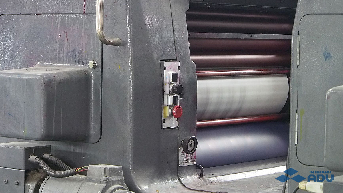 Máy In UV (UV Flatbed & Roll-to-Roll) Máy In UV (UV Flatbed & Roll-to-Roll) - Máy In Kỹ Thuật Số Là Gì? Phân Loại & - In Nhanh ADV
